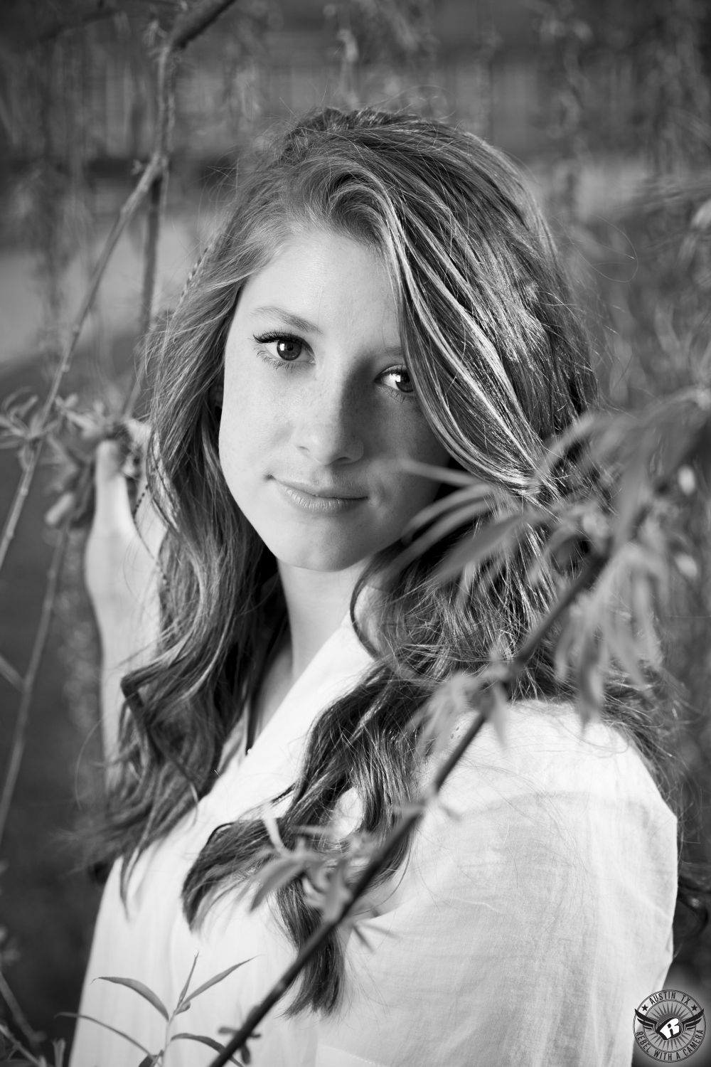 Girl with Mona Lisa smile in willow tree at Butler Park - senior portraits Austin.