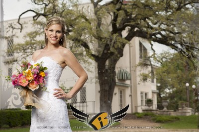 gorgeous bridal portraits at Laguna Gloria